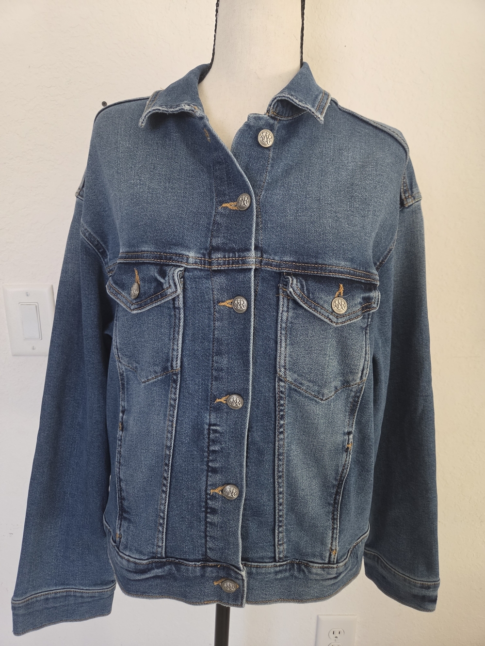 Rock & Republic Large Blue Denim Jacket Y2K Button Up Trucker Coat